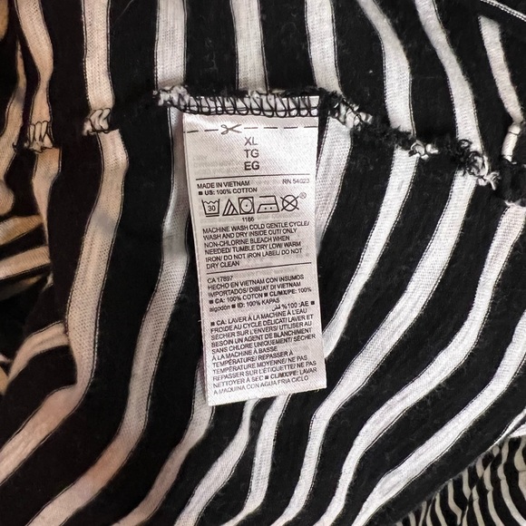 Old Navy Black and White Striped Shirt Size XL - Picture 5 of 5